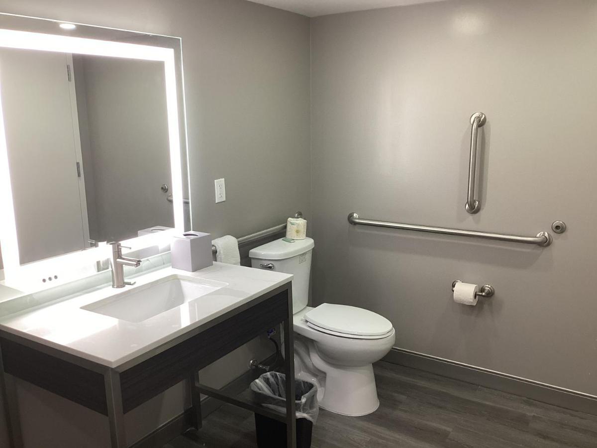 Super 8 By Wyndham Baltimore Northwest Bagian luar foto