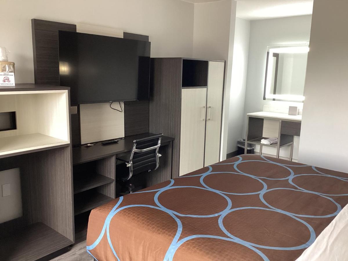 Super 8 By Wyndham Baltimore Northwest Bagian luar foto