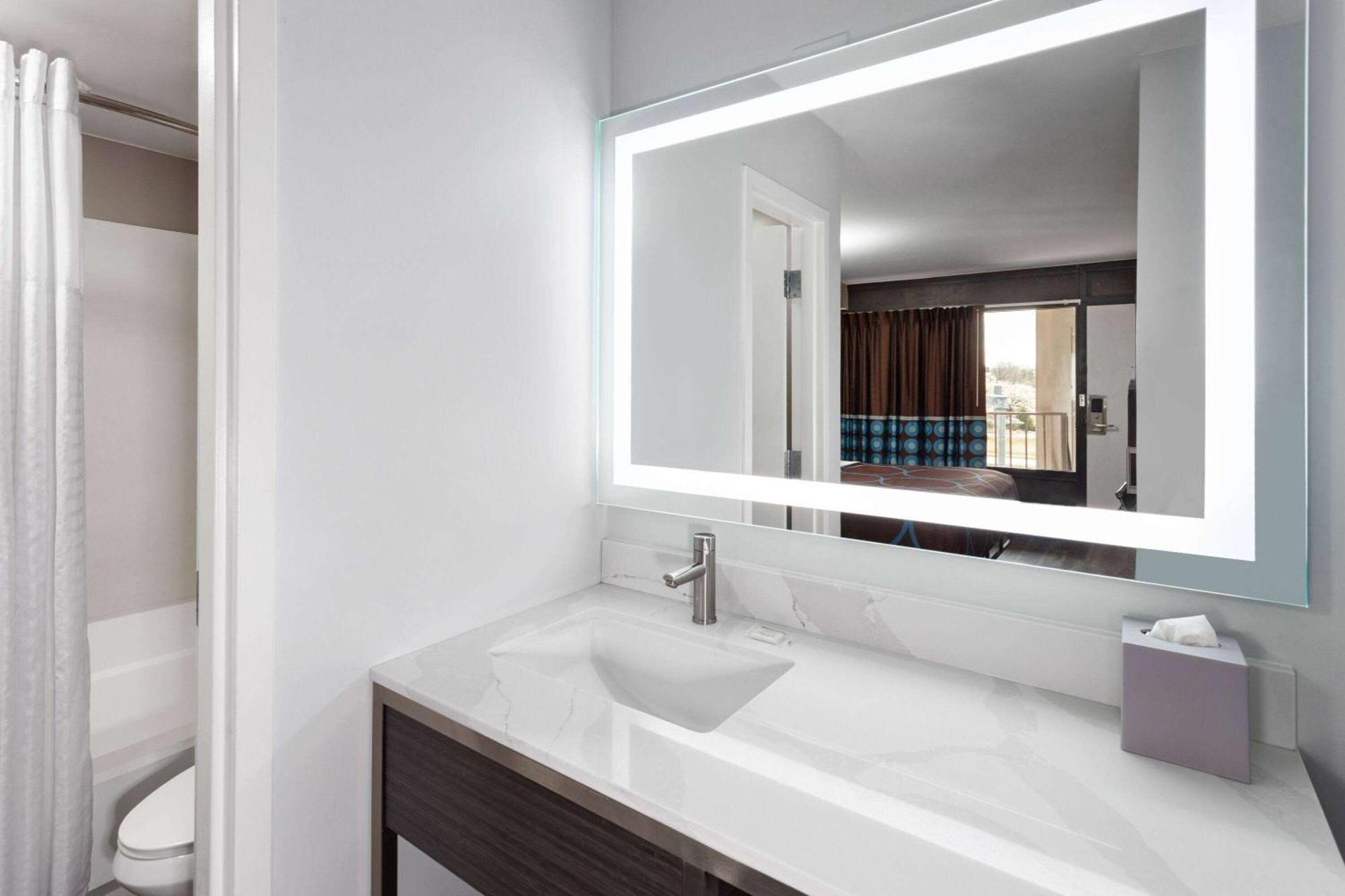 Super 8 By Wyndham Baltimore Northwest Bagian luar foto