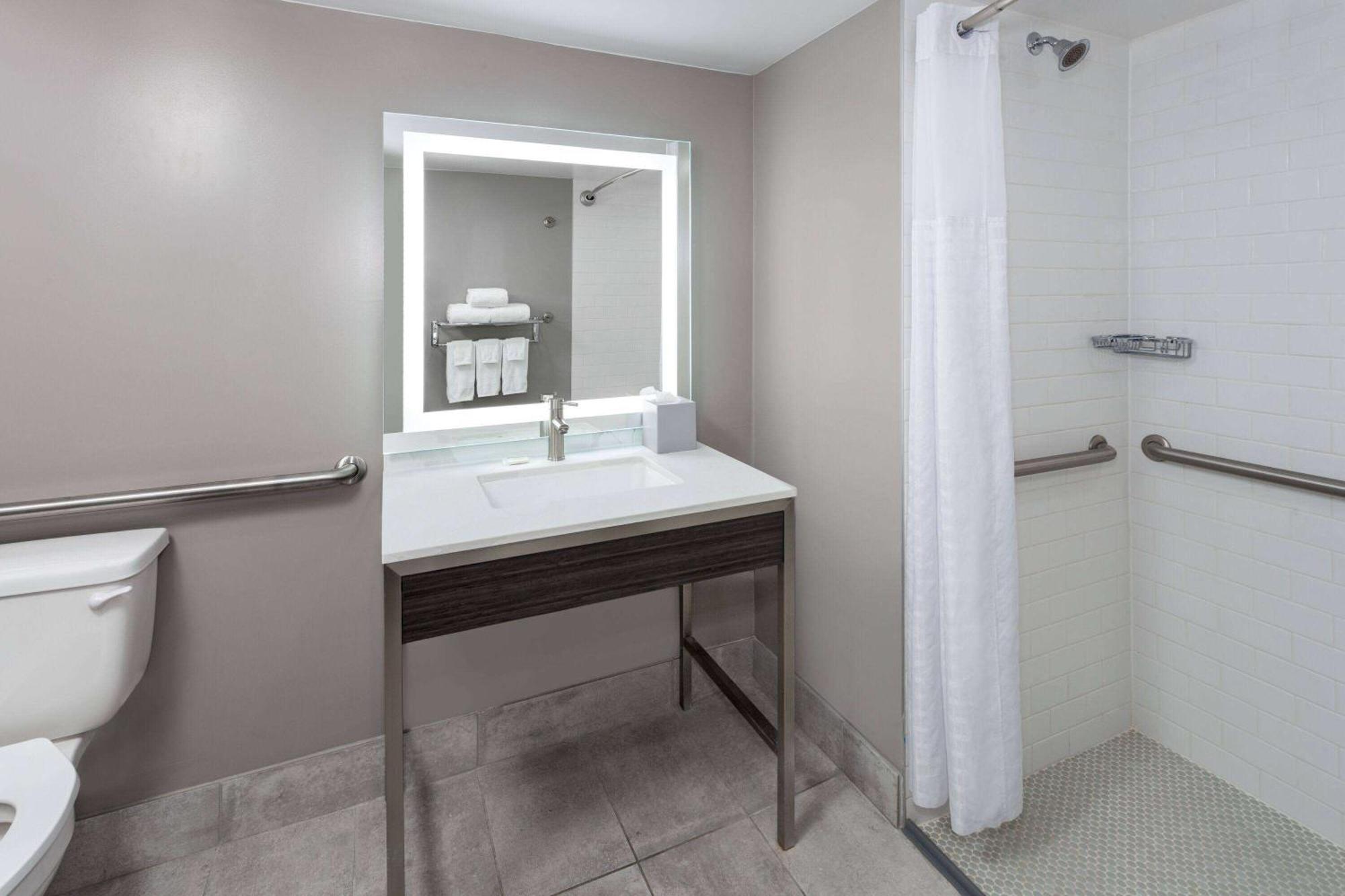 Super 8 By Wyndham Baltimore Northwest Bagian luar foto