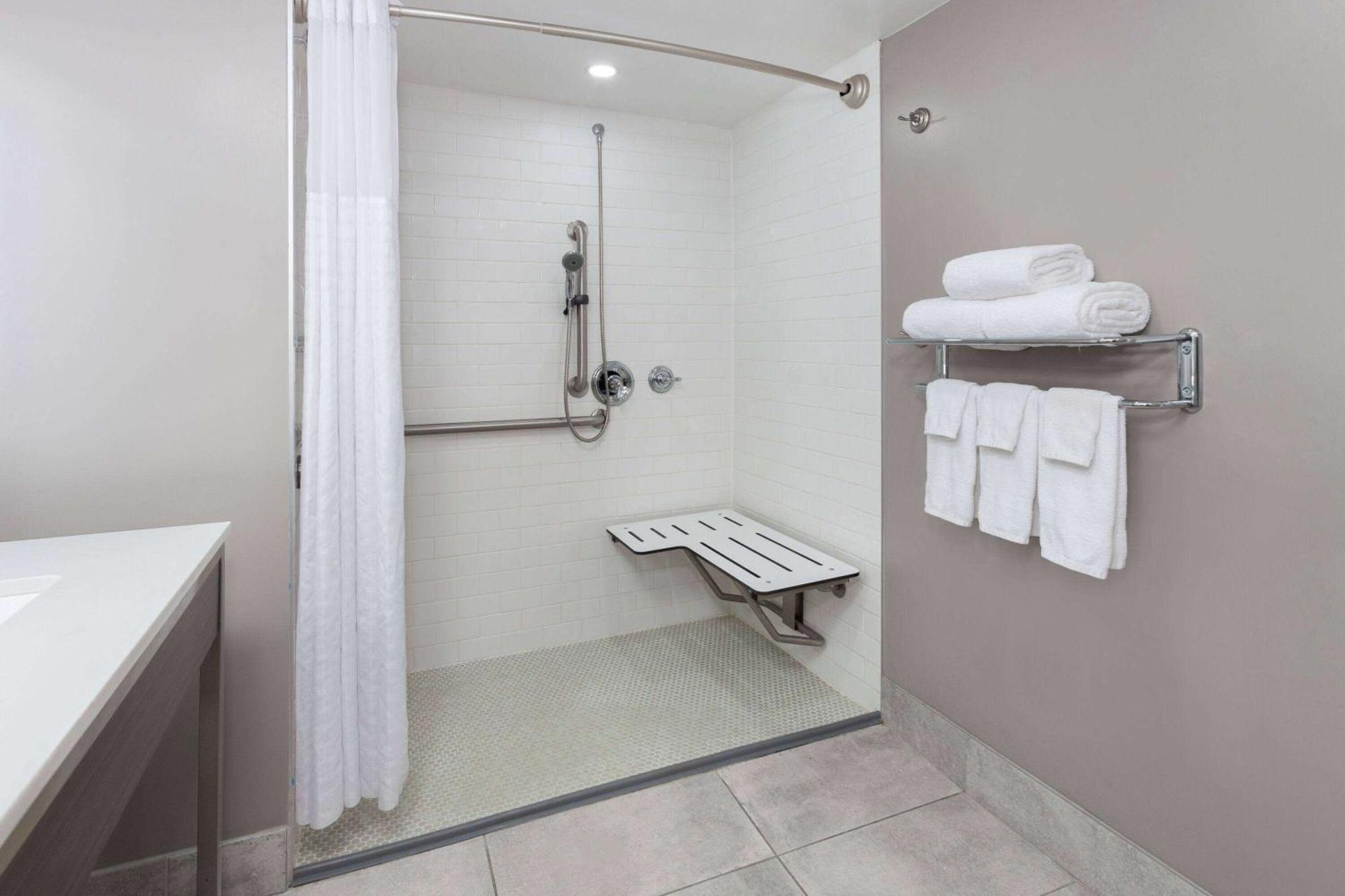 Super 8 By Wyndham Baltimore Northwest Bagian luar foto