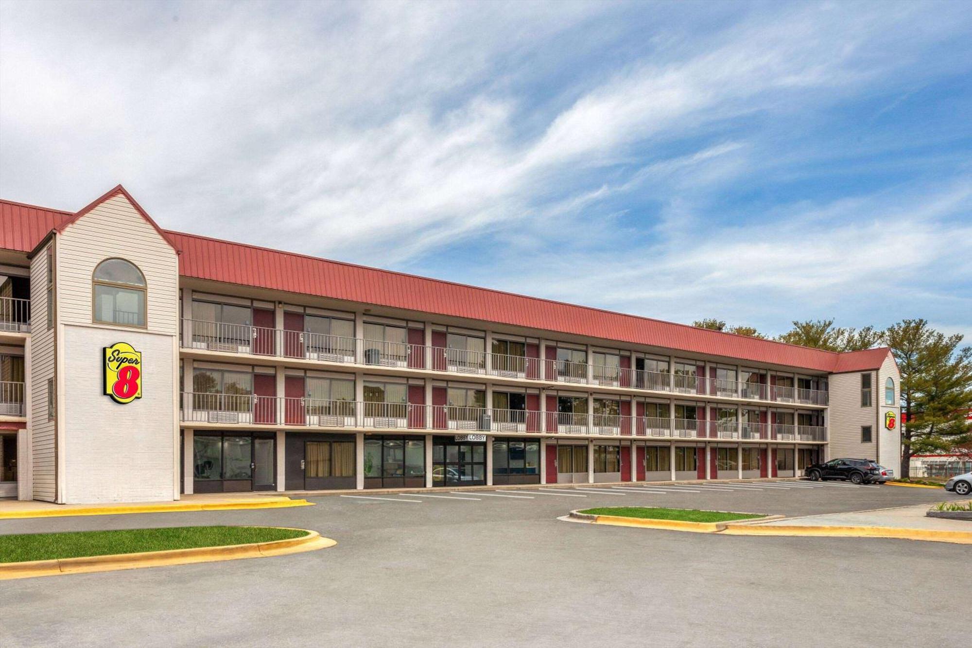 Super 8 By Wyndham Baltimore Northwest Bagian luar foto