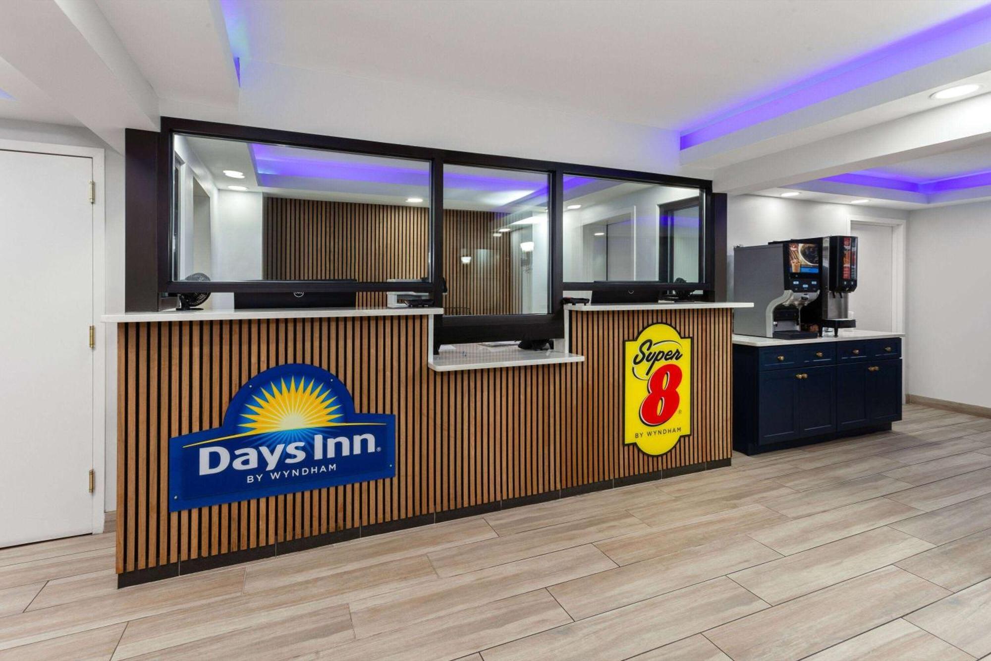 Super 8 By Wyndham Baltimore Northwest Bagian luar foto